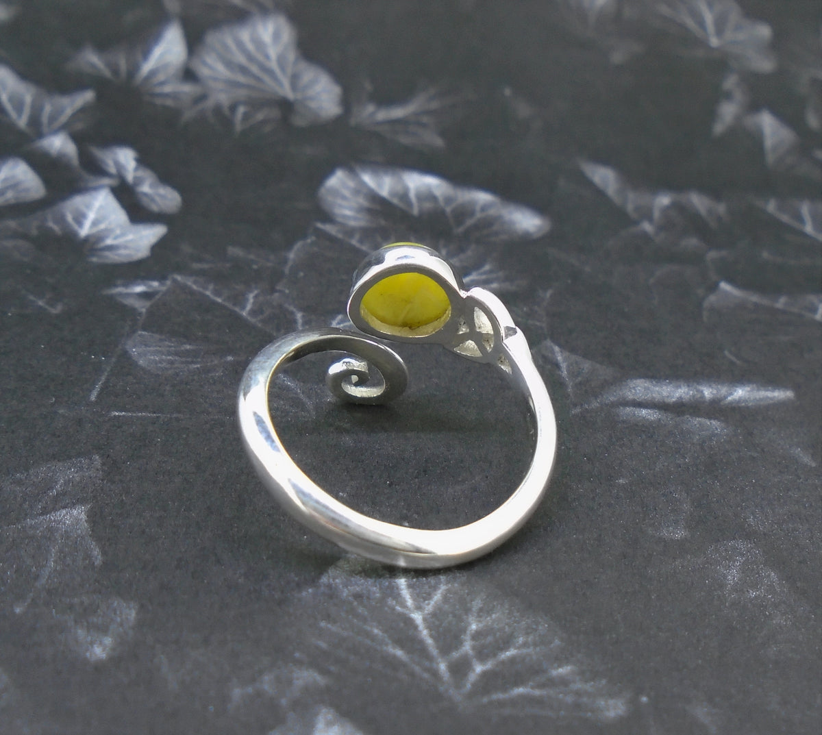 Highland Marble Celtic Knot Sterling Silver Ring image 6