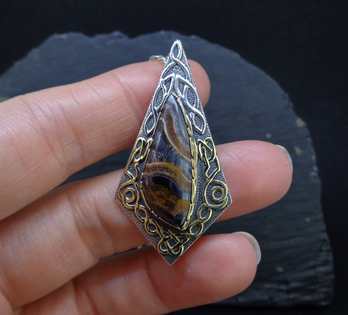 'Tìgear' Scottish 'Tiger's Eye' on a Scottish Gold & Silver Pendant