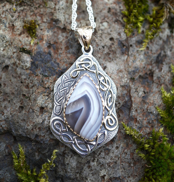 'Fehu' Ardownie Agate, on a Scottish Gold & Silver Pendant