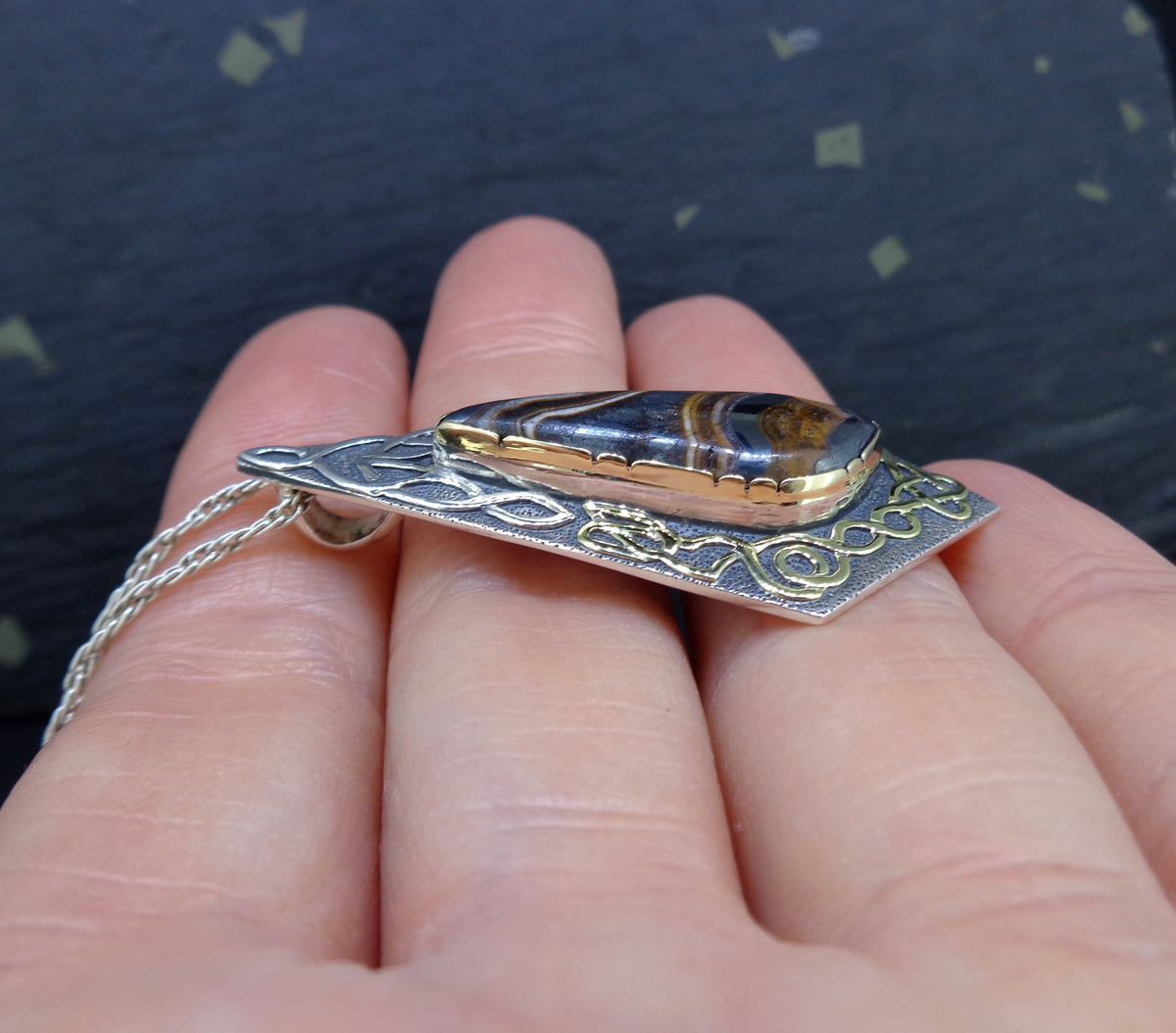 'Tìgear' Scottish 'Tiger's Eye' on a Scottish Gold & Silver Pendant