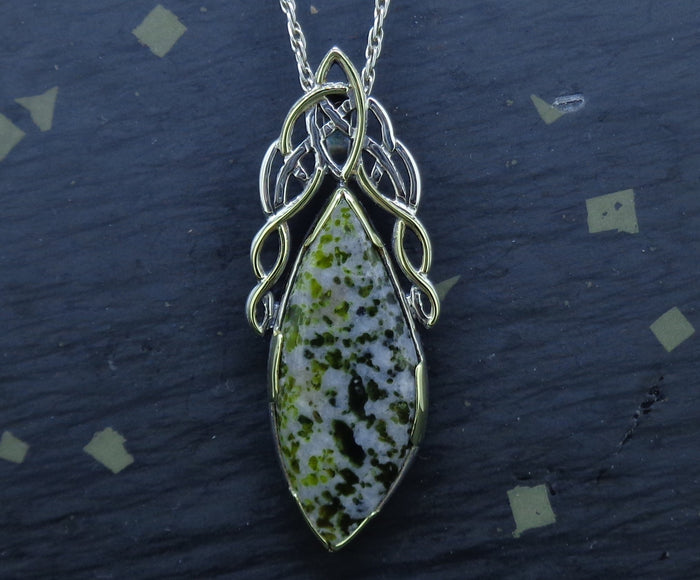 'Na Hearadh' Harris Serpentine on a Scottish Gold & Silver Pendant