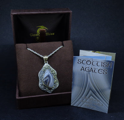 'Fehu' Ardownie Agate, on a Scottish Gold & Silver Pendant