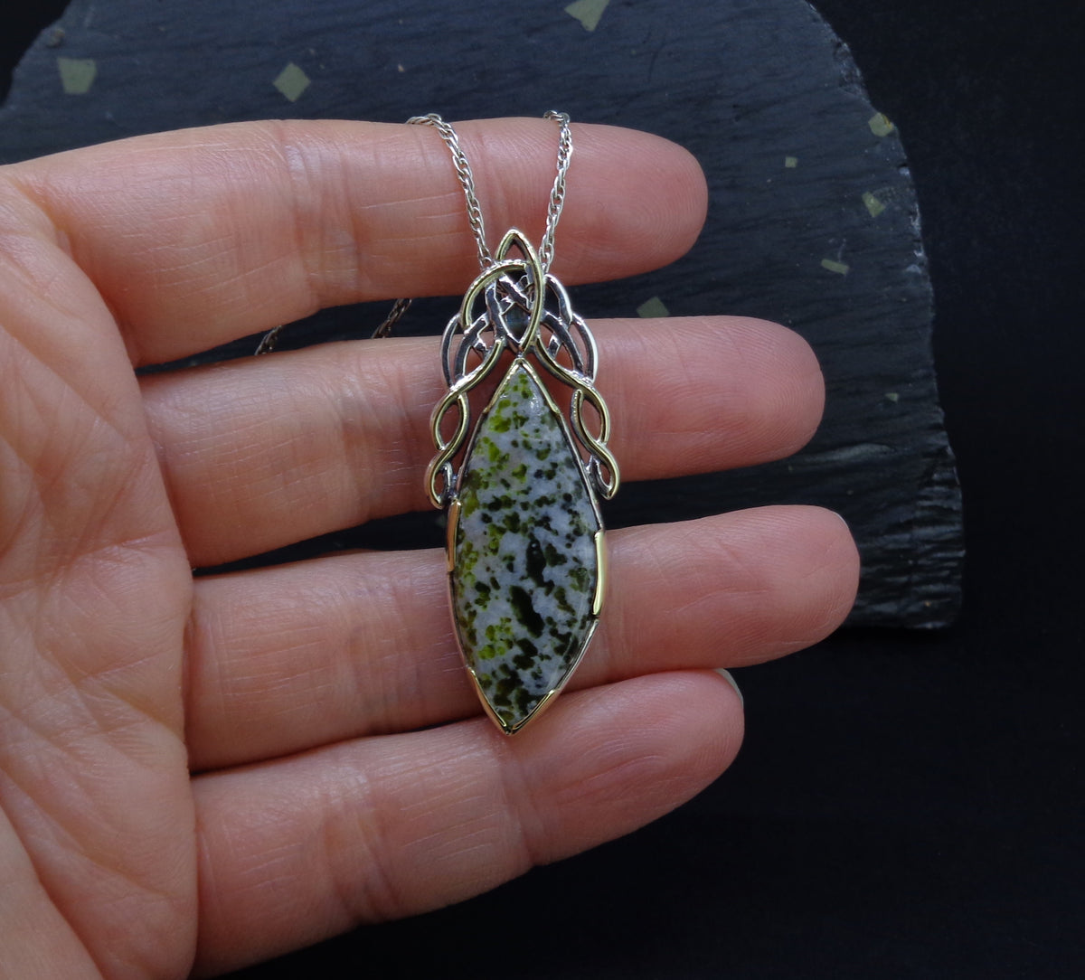'Na Hearadh' Harris Serpentine on a Scottish Gold & Silver Pendant