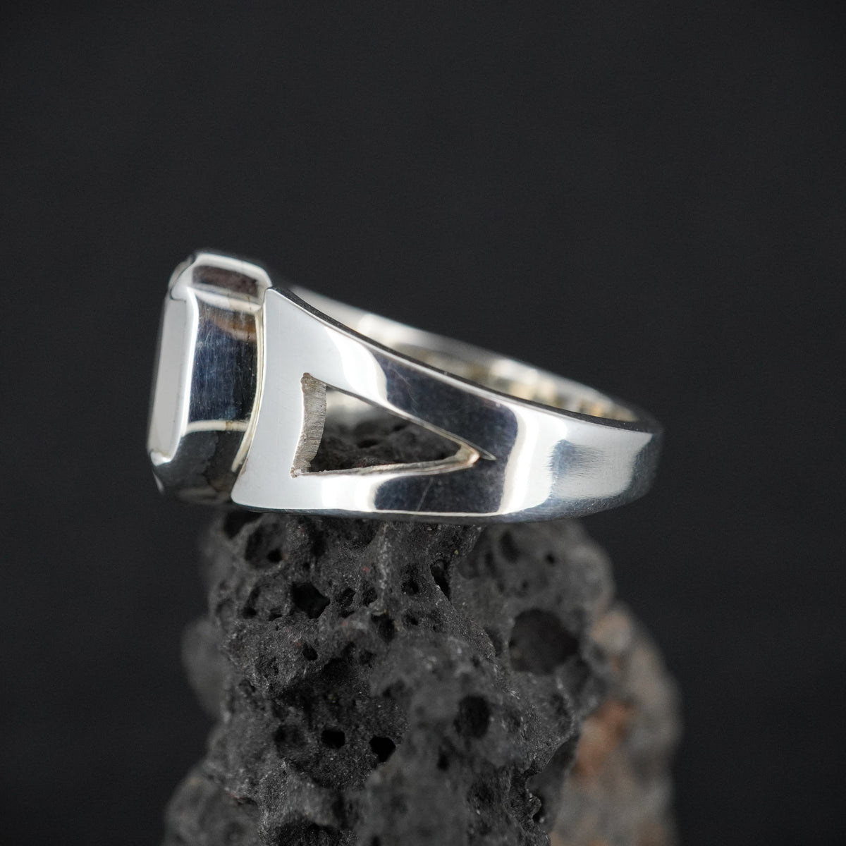 Scottish Chalcedony & Sapphire Sterling Silver Ring