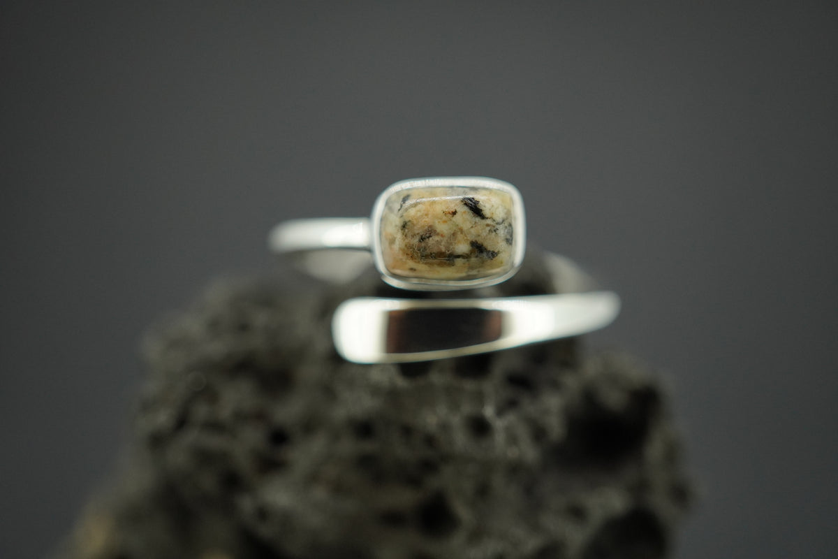 Edinburgh Cobblestone Wire Ring