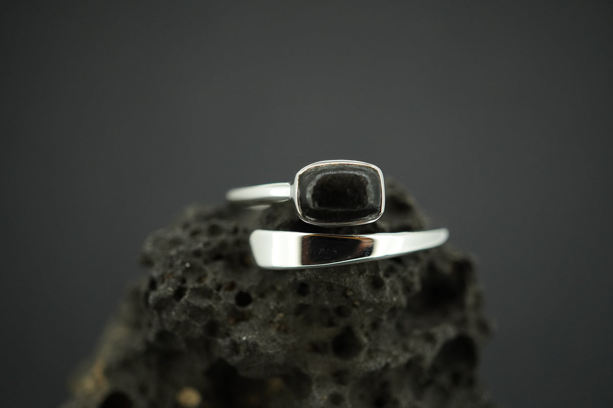 Edinburgh Cobblestone Black Wire Ring