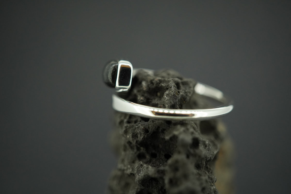 Edinburgh Cobblestone Black Wire Ring
