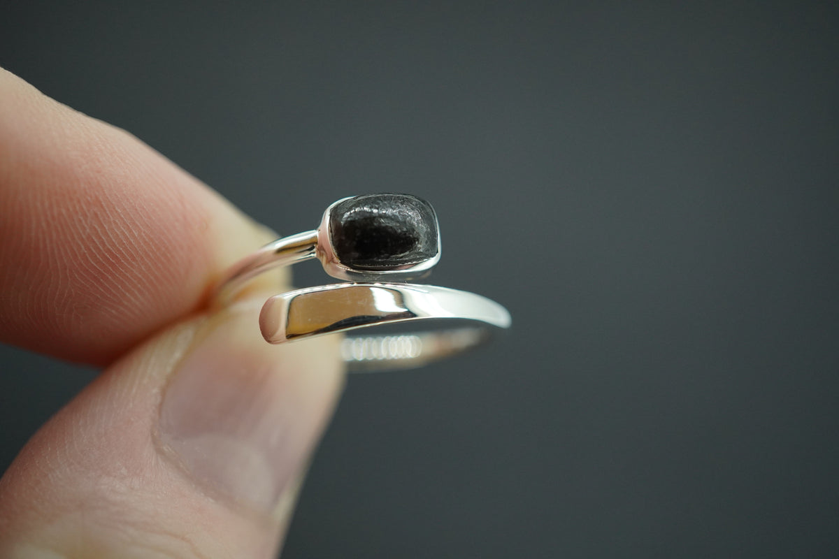 Edinburgh Cobblestone Black Wire Ring