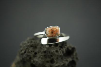 Edinburgh Cobblestone Pink Wire Ring
