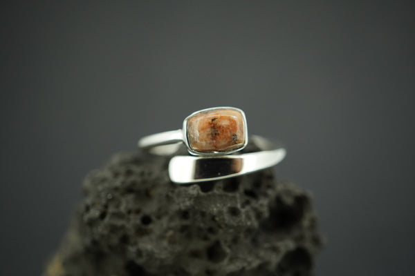 Edinburgh Cobblestone Pink Wire Ring