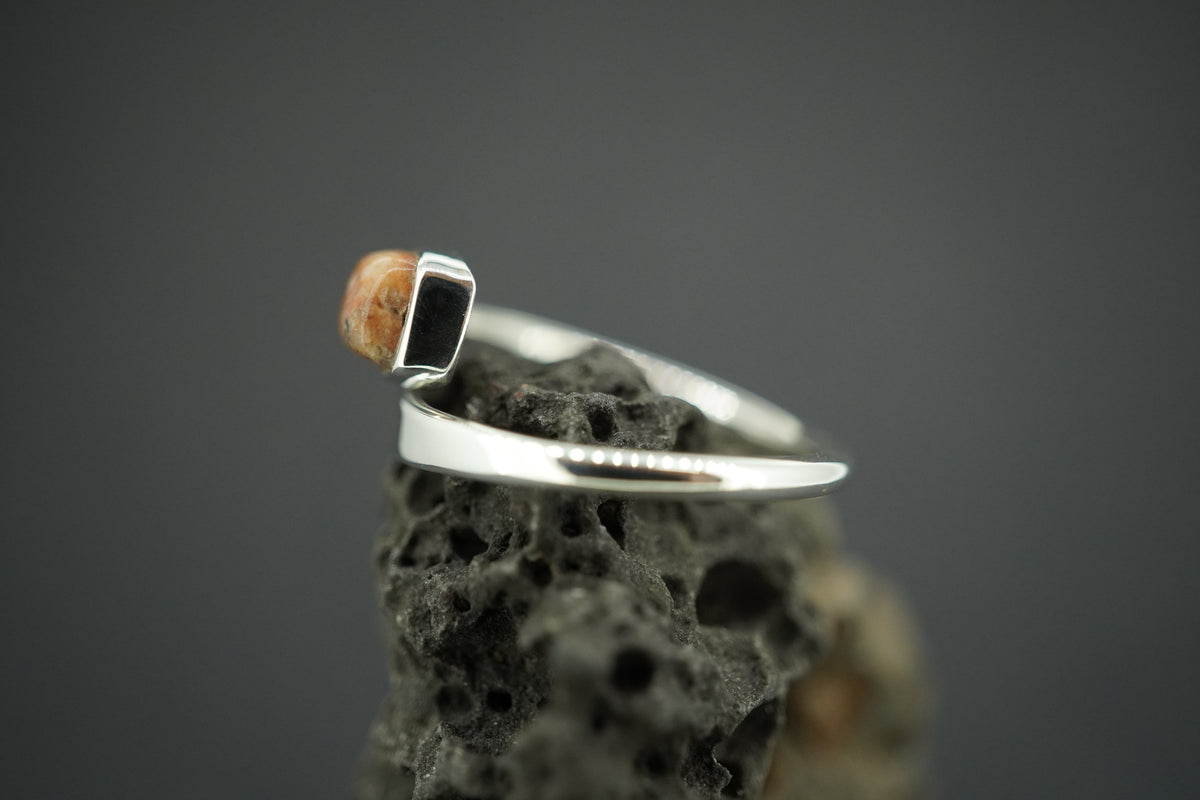 Edinburgh Cobblestone Pink Wire Ring