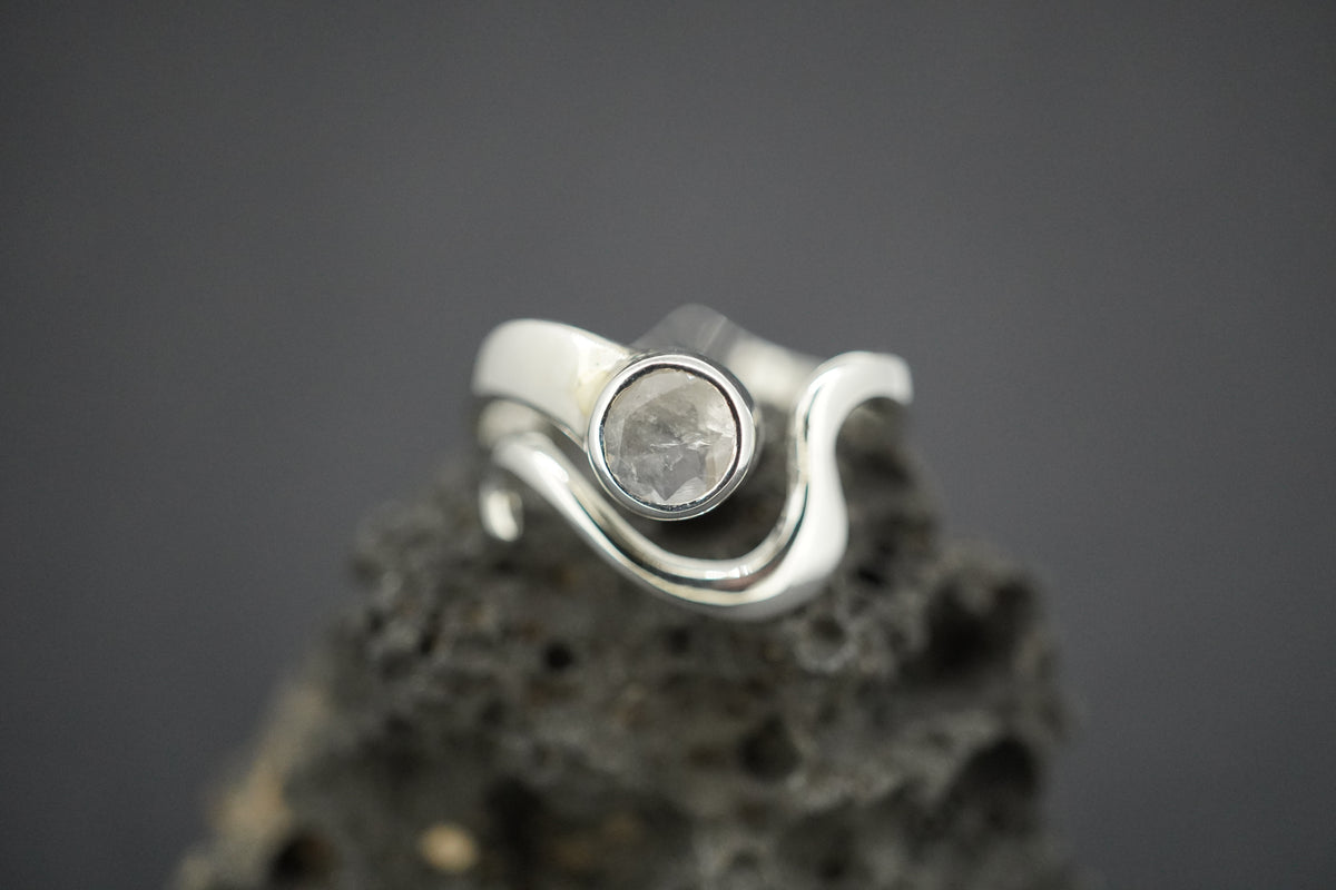 Kingdom 'Diamond' Sterling Silver Round Wave Ring