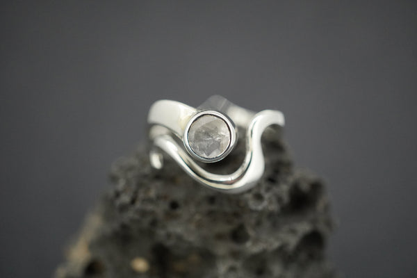 Kingdom 'Diamond' Sterling Silver Round Wave Ring