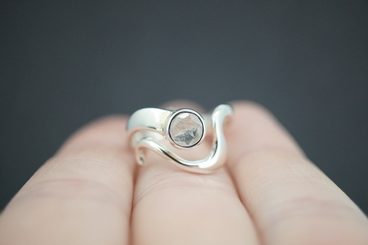 Kingdom 'Diamond' Sterling Silver Round Wave Ring