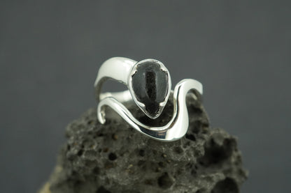 Edinburgh Castle Rock Sterling Silver Wave Ring