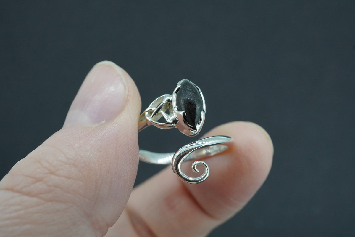 Edinburgh Castle Rock Sterling Silver Trinity Ring