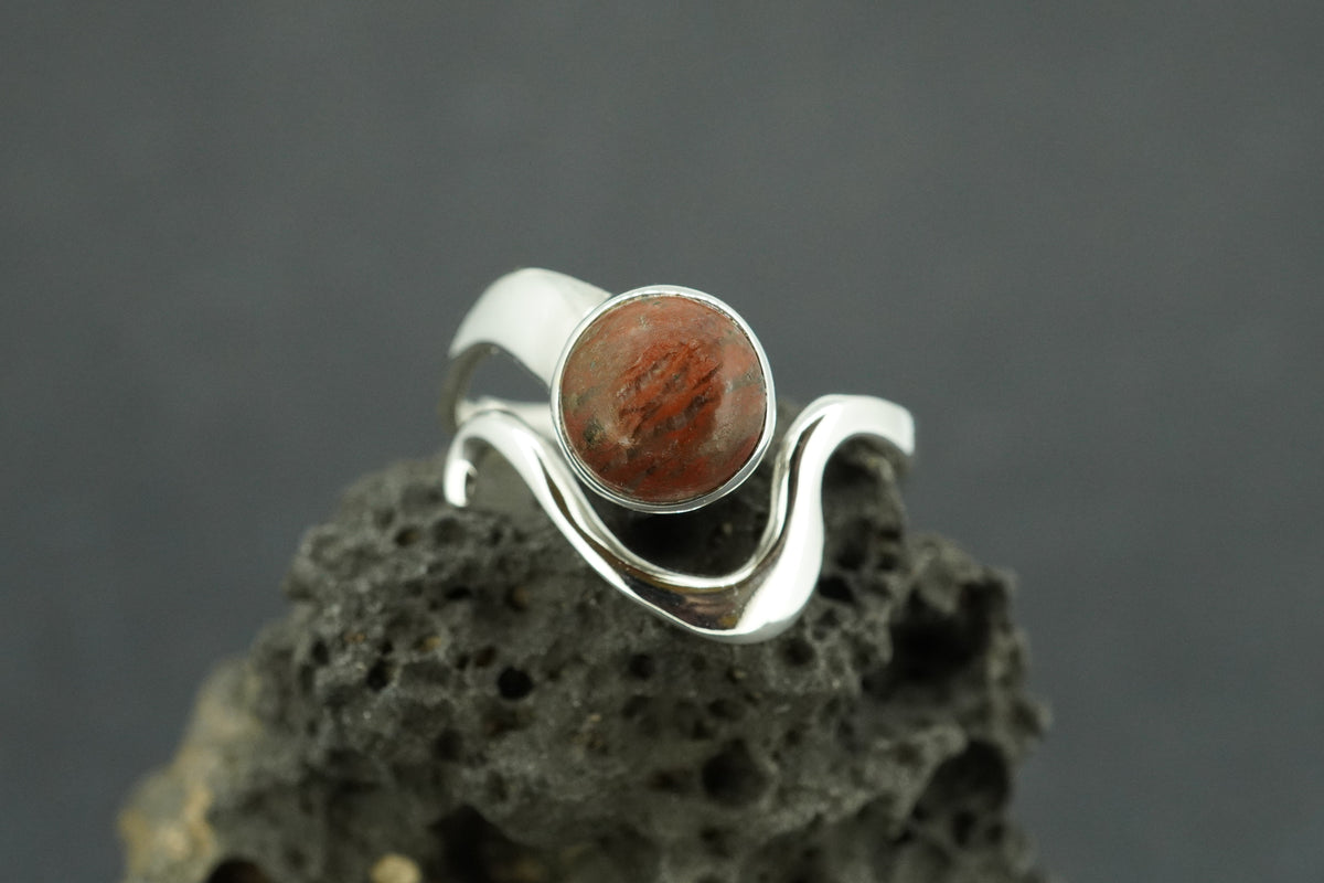 Lewisian Sterling Silver Round Wave Ring
