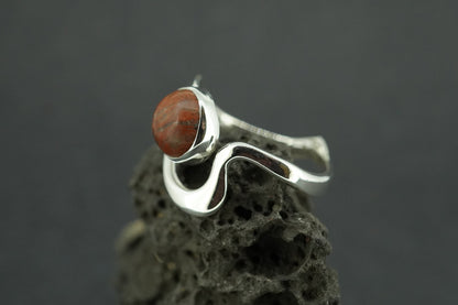 Lewisian Sterling Silver Round Wave Ring