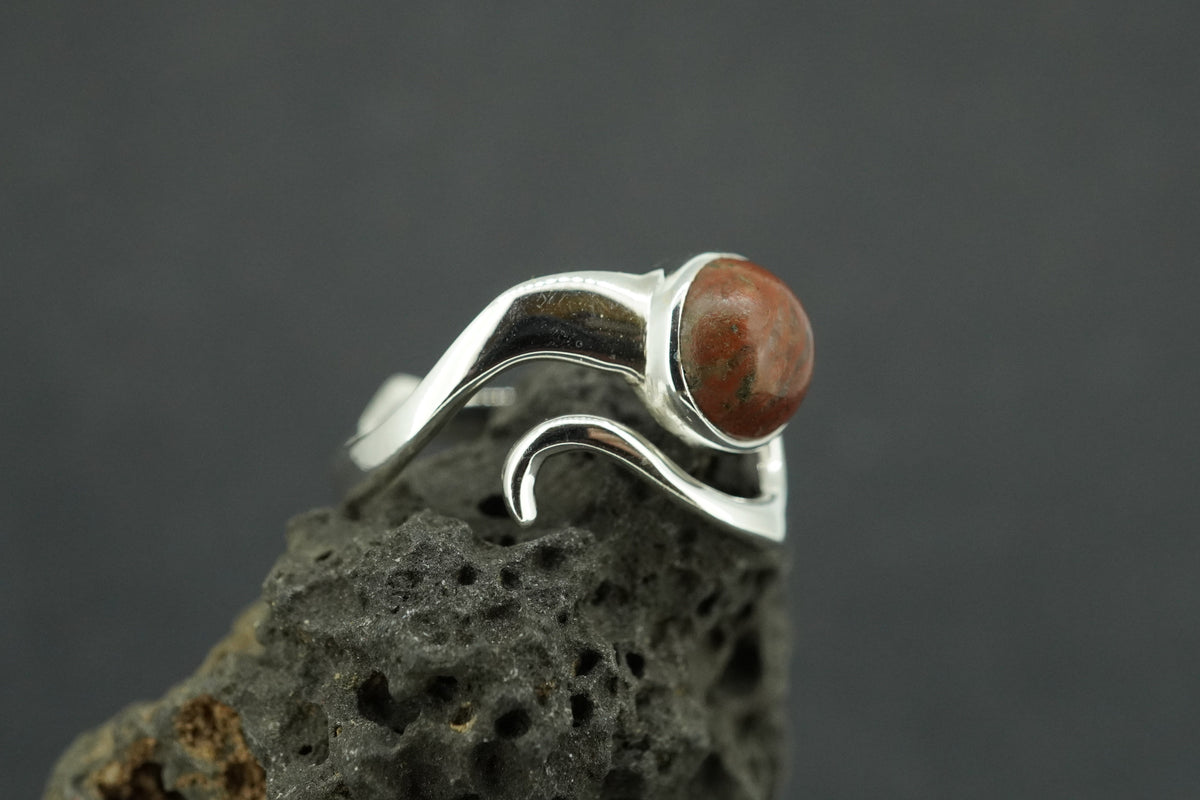 Lewisian Sterling Silver Round Wave Ring