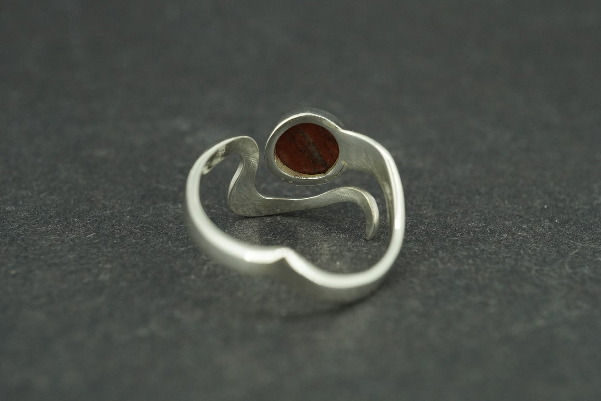 Lewisian Sterling Silver Round Wave Ring