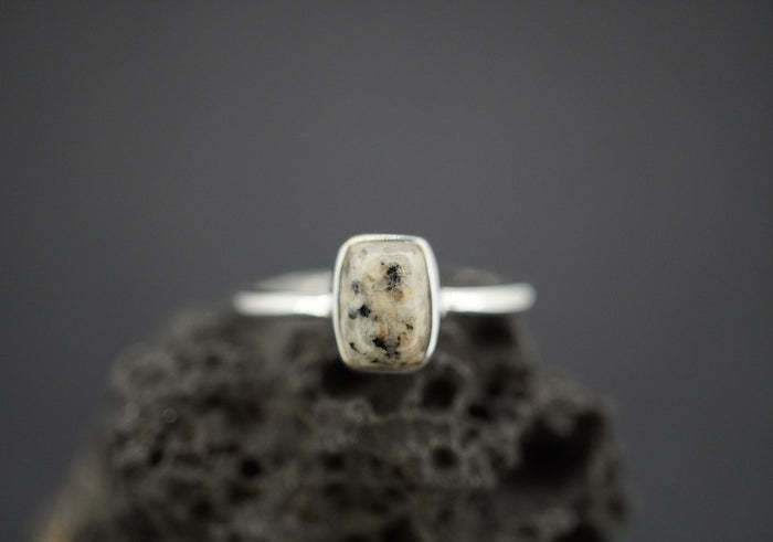 Edinburgh Cobblestone Rectangular White Petite Ring