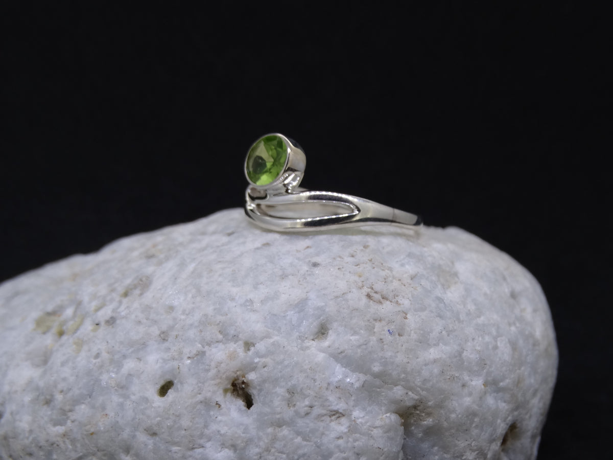 Peridot Sterling Silver  Ring image 4