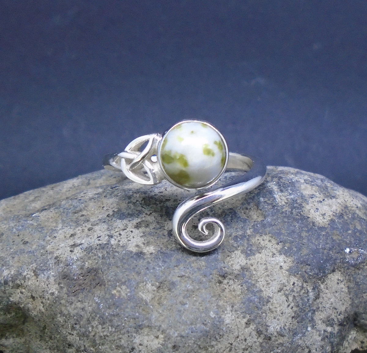 Iona Marble Trinity Knot Sterling Silver Ring image 2